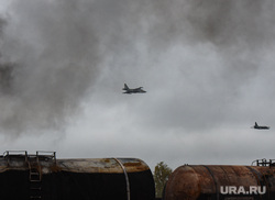 Пожар после обстрела нефтебазы в Шахтёрске. ДНР, истребители