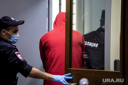 Избрание меры пресечения Виталию Бережному, подозреваемому в убийстве Насти Муравьевой, в Ленинском районном суде. Тюмень, осужденный, пристав, скамья подсудимых, подсудимый, полиция, заключенный, бережной виталий