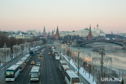 Виды Кремля с Патриаршего моста. Москва, город москва, кремль, пречистенская набережная