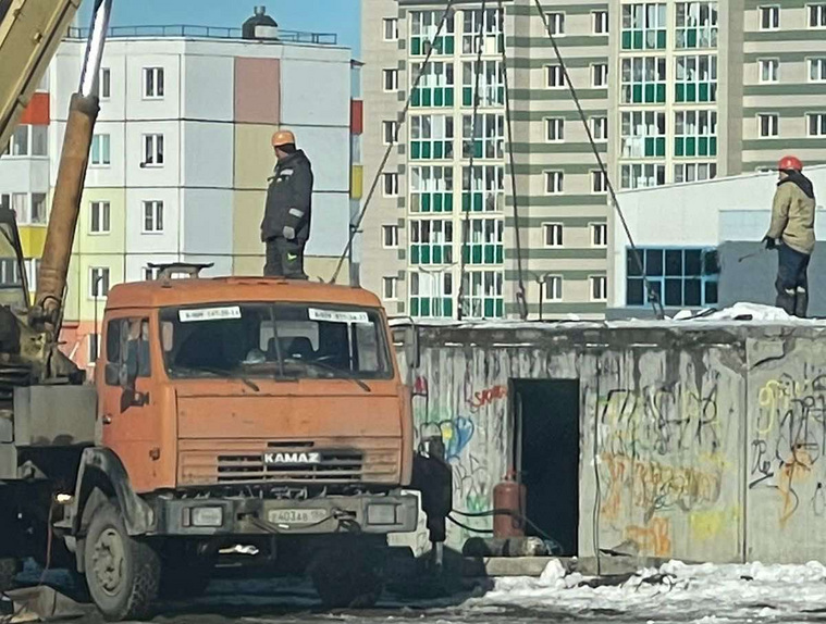 В Кургане дольщики пытаются остановить снос недостроя, за который судятся