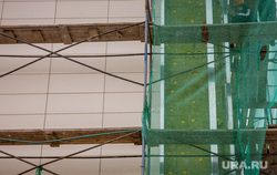 Фасад екатеринбургского цирка зашили облицовочной плиткой. Екатеринбург, реконструкция