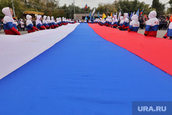 Митинг в поддержку присоединения ЛНР, ДНР, Херсонской и Запорожской областей к России. Курган, российский флаг, митинг, триколор, флаг россии