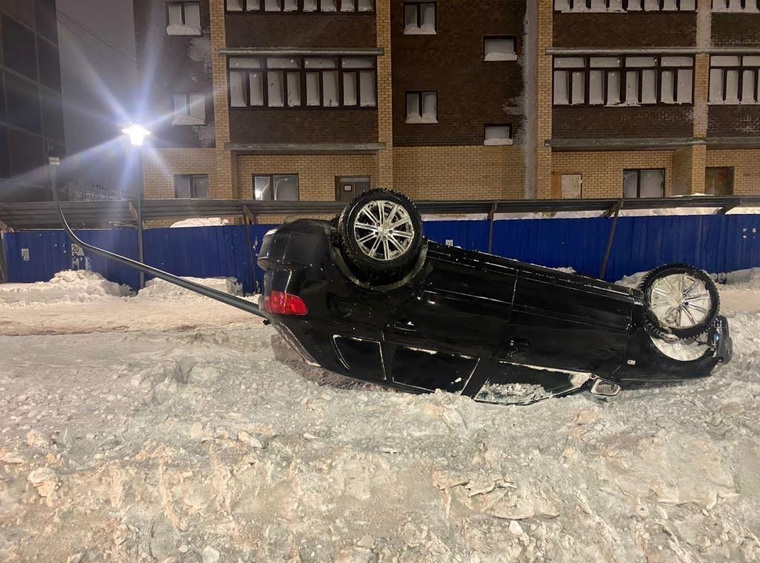 Audi перевернулась на крышу