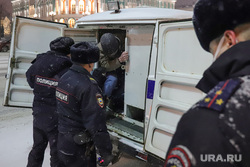 Антивоенный митинг на площади Труда. Екатеринбург, автозак, задержание активистов, митинг, протест, задержание