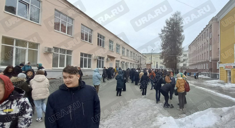 Студентов Уральского государственного лесотехнического университета сняли с пар