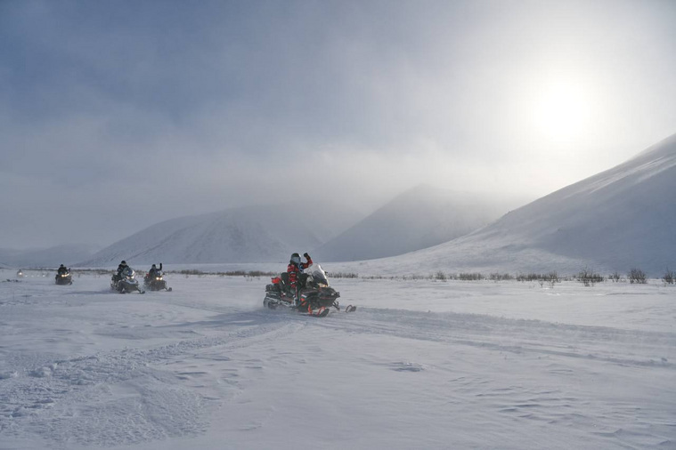 Артюхов добрался до озера Хадатаеганлор на снегоходе