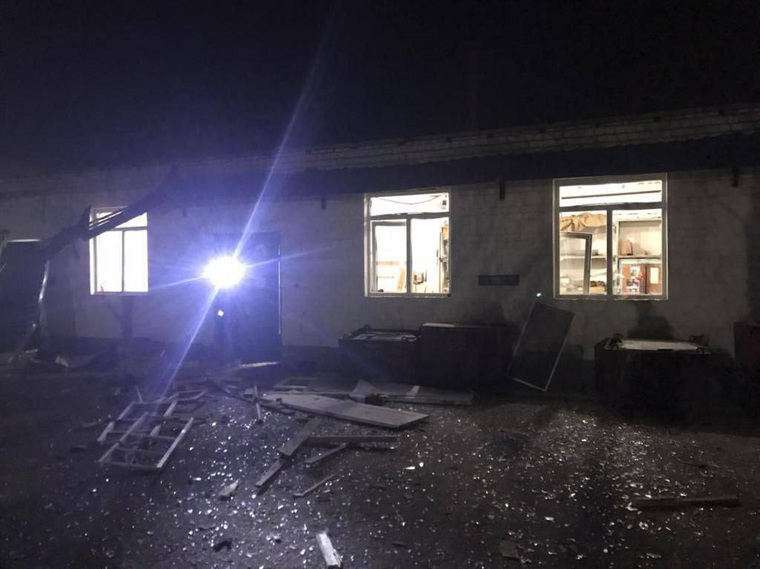 Обломки беспилотника повредили дома, сообщил советник Главы Республики Крым по информационной политике Олег Крючков