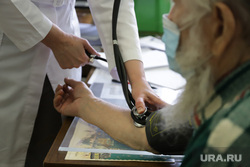Вакцинация ветеранов вторым компонентом вакцины "Гам-КОВИД-Вак" ("Спутник V"). Екатеринбург, тонометр, измерение давление