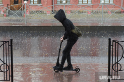 Дождь. Екатеринбург, погода, ливень, дождь, самокат