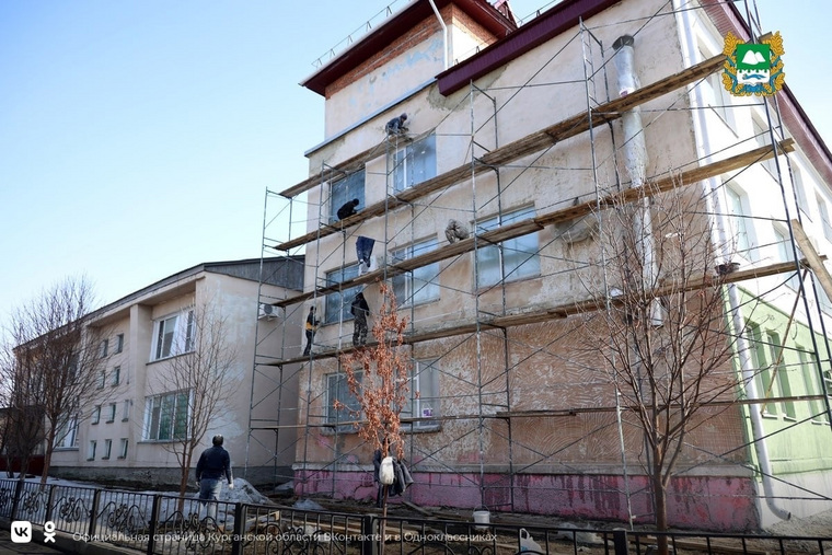 Курганские чиновники проверили ремонт объектов в Целинном округе: фото