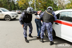 Training of employees of the National Guard on the territory of the gymnasium.  Chelyabinsk, gymnasium, arrest, capture, terrorist, school, hostage, National Guard, private security, polite people, detention, activist, lyceum