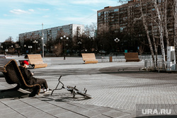 Изоляция. Тюмень., скамейка, велосипед, весна