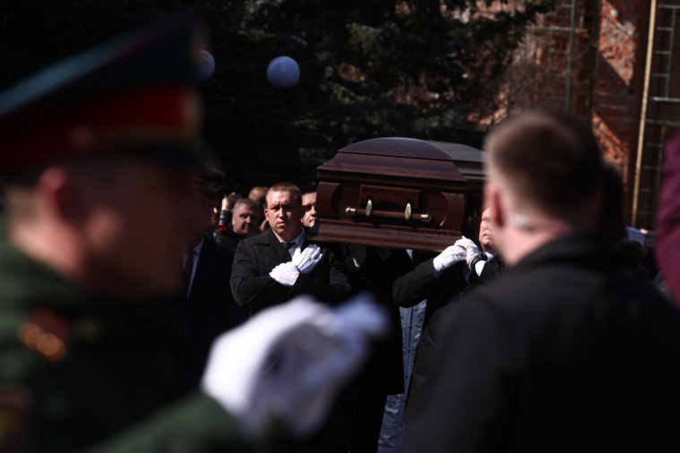Владлена Татарского похоронили на Троекуровском кладбище Москвы