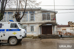 Прощание с семьей Воробъевых убитой в городе Оса., полицейский автомобиль, городской отдел полиции