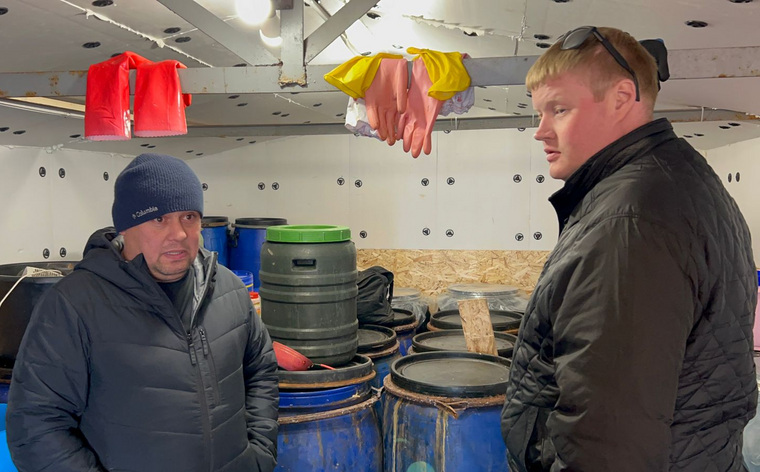 Хозяин подпольного производства заявил, что из гаража продукты поступали на овощебазу