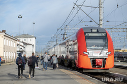 Встреча детей ДНР на жд вокзале Пермь-2. Пермь, вокзал, электричка, ласточка, ржд, пригородный поезд