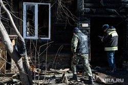 Последствия пожара на улице Омская, 91. Екатеринбург, пожарище, дом сгорел, сгоревший дом, место происшествия, место пожара