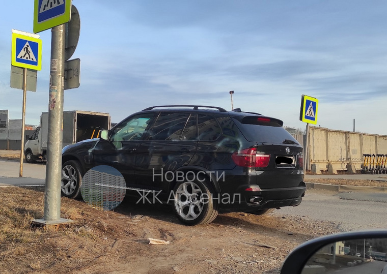 Пострадало более шести автомобилей