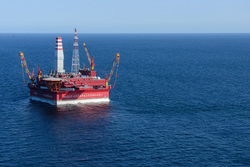 Открытая лицензия на 30.07.2015. Добыча нефти и газа, море, нефтедобыча, приразломное, нефтяная платформа, печорское море