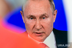 Семнадцатая ежегодная пресс-конференция президента РФ. Москва, путин на экране, пресс конференция путина владимира