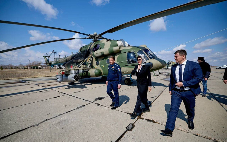 «Я впервые видела самый большой в мире вертолет МИ-26 — это настоящая громадина», — поделилась Ирина Текслер в социальных сетях