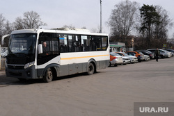 Повседневная жизнь. Весна. Москва, остановка, автобус, общественный транспорт, маршрутка