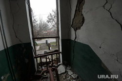 Прямое попадание снаряда в жилой дом в центре Горловки. ДНР, горловка, обстрел, сво