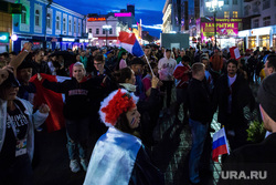 Ночь после матча Франция - Перу. Екатеринбург, улица вайнера, болельщики сборной франции, толпа