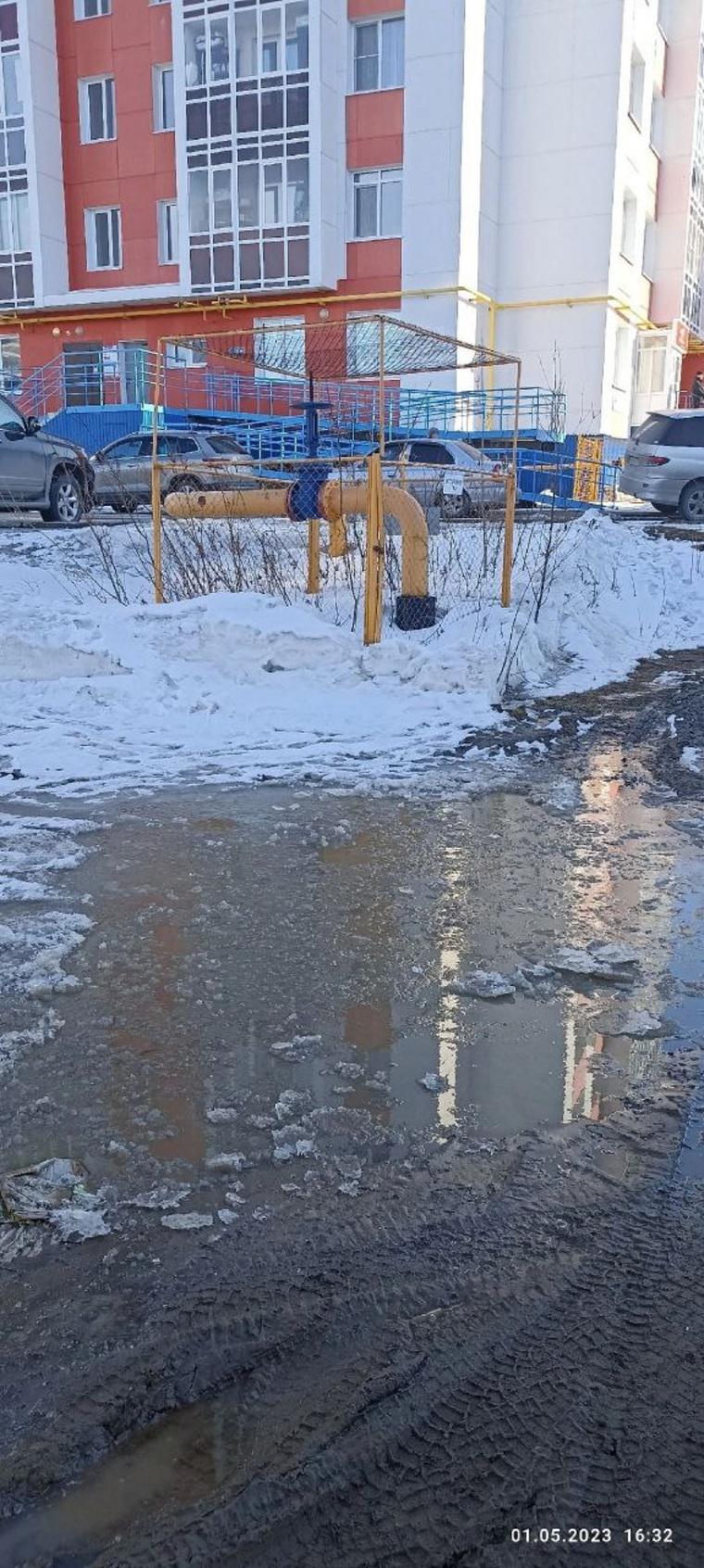 Грязь во дворе Салехарда