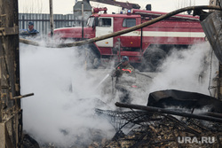 ПГТ Сосьва после пожара, последствия пожара в исправительной колонии. Свердловская область, пожарная машина, пожар, тушение