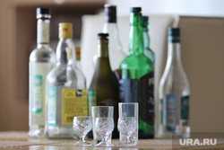 Алкоголь. Курган, алкоголизм, виски, алкоголь, бутылки, стеклотара, вино, суррогатный алкоголь