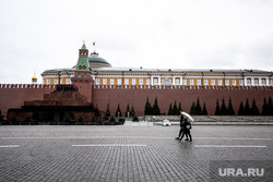 Москва во время объявленного режима самоизоляции. Москва, мавзолей, кремль, красная площадь, москва