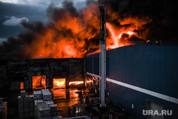 Пожар на улице Аппаратная. Екатеринбург, пожар, тушение, огонь, пожарные