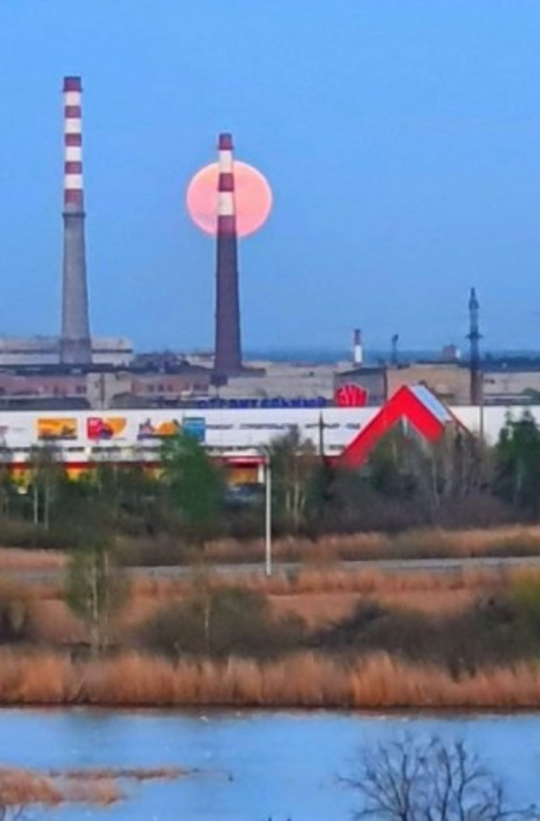 Полутеневое затмение Луны замечено в небе над Курганом