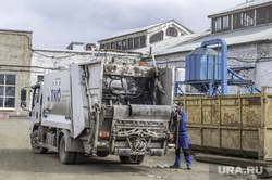 Генеральная уборка электропоездов. Пермь, мусоровоз, вывоз мусора