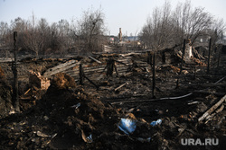 ПГТ Сосьва после пожара, последствия пожара в исправительной колонии. Свердловская область, сгоревший дом, пожар в частном доме, пожар в деревне