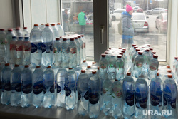 Сбор гуманитарной помощи для пострадавших в поселке Сосьва. Екатеринбург, гуманитарная помощь, прохожий, сосьва, окно, вода