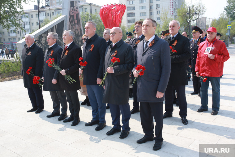 Возложение цветов у сквера Машарова. Тюмень