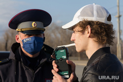Проверка ГИБДД водителей на дорогах города. Магнитогорск, алкотестер, гибдд, дпс