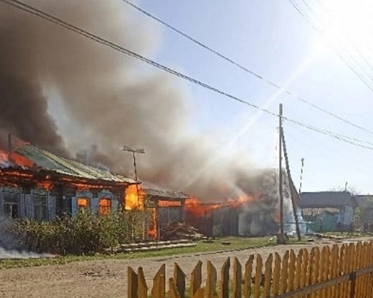 В деревне Сухрино горели дома