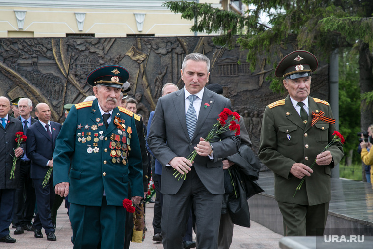 Возложение цветов к вечному огню. Тюмень 