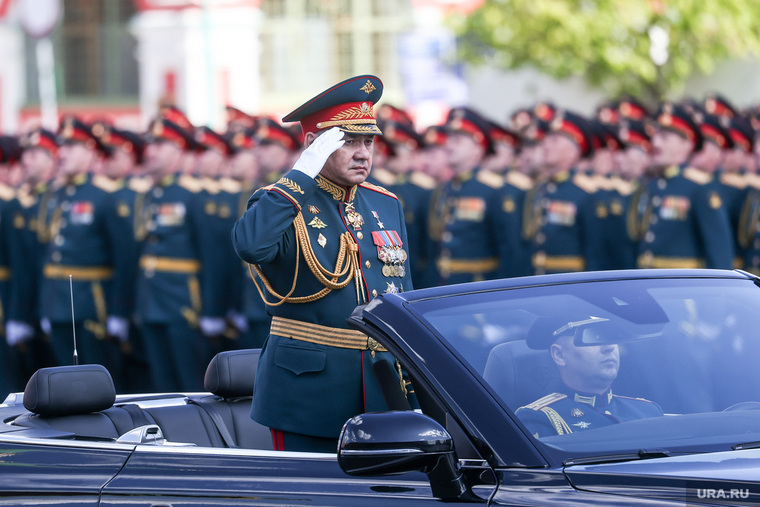 Министр обороны Сергей Шойгу выехал на Красную площадь