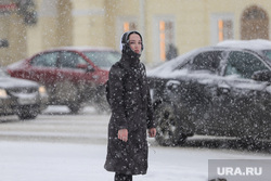Первоапрельский снегопад. Екатеринбург, снег, девушка, зима, непогода, снегопад, осадки