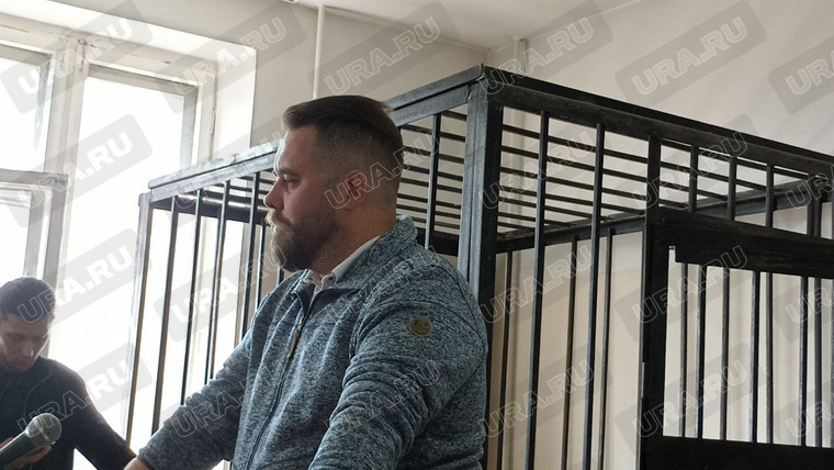 Свидетель Власов резко реагирует на вопросы гособвинителя