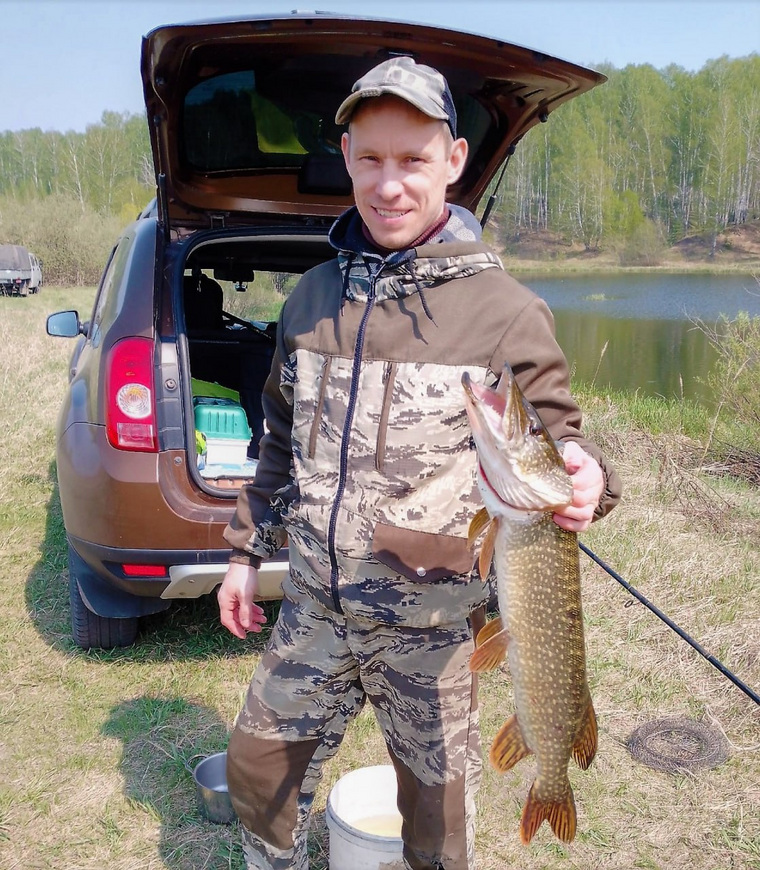 Рустам Г. впервые поехал на рыбалку в новом сезоне и выловил щуку весом 2,7 килограмм