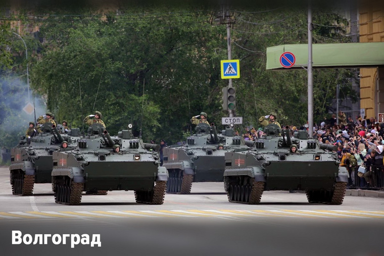 Курганские боевые машины стали участниками парада Победы в Волгограде