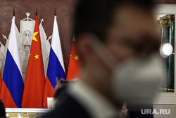 Президент России Владимир Путин и председатель КНР Си Цзинь Пин на встрече во время совместного заявления в Кремле. Москва, флаг россии, флаг китая