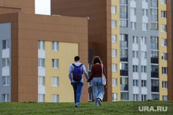 Городская романтика. Екатеринбург, влюбленные, академический район, пара, ипотека, романтика, город, жилье, молодежь, квартиры, новостройка, ипотека для молодых