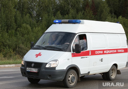 Автомобильная пробка на восточном обходе. Пермь, дорога, машина скорой медицинской помощи, скорая помощь