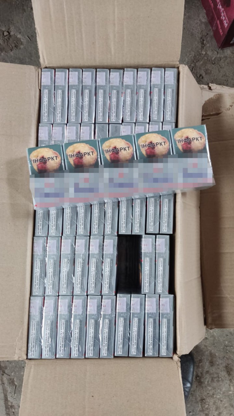 У мужчины обнаружили около 1700 пачек сигарет